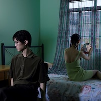 Yu Li, A Hole in the Wall