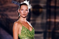 Kate Moss catwalk moments 10