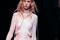 Alexander McQueen AW17 womenswear paris dazed 9