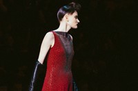Marc Jacobs AW15 Dazed Womenswear runway red long gloves 17