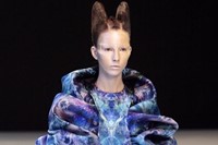 Sci fi fashion moments Alexander McQueen 10