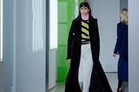 Jil Sander AW15, Dazed runway, Womenswear, Vertical Striped 14