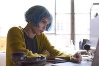 Zoe Kravitz in Kimi (Film Still)