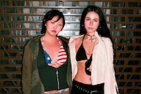 2hollis London street style