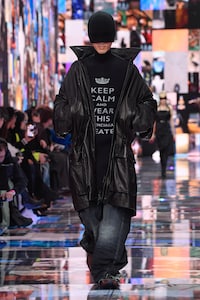 【残りわずか！】Balenciaga ブラック PoliticalStencilフーディ BALENCIAGA パーカー フーディ メンズ ブラック 関税・送料込み