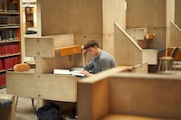 19200684-high_res-normal-people