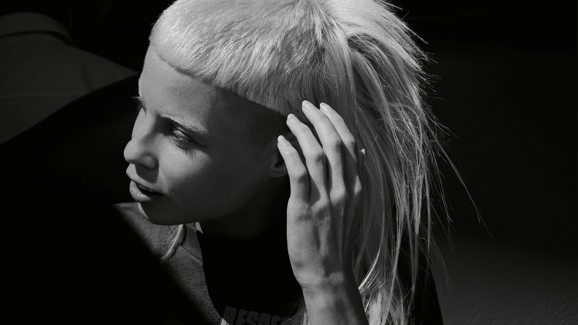 Ланди. Йоланди Фиссер. Йоланди Фиссер 2020. Die antwoord солистка. Йоланди Фиссер 2022.