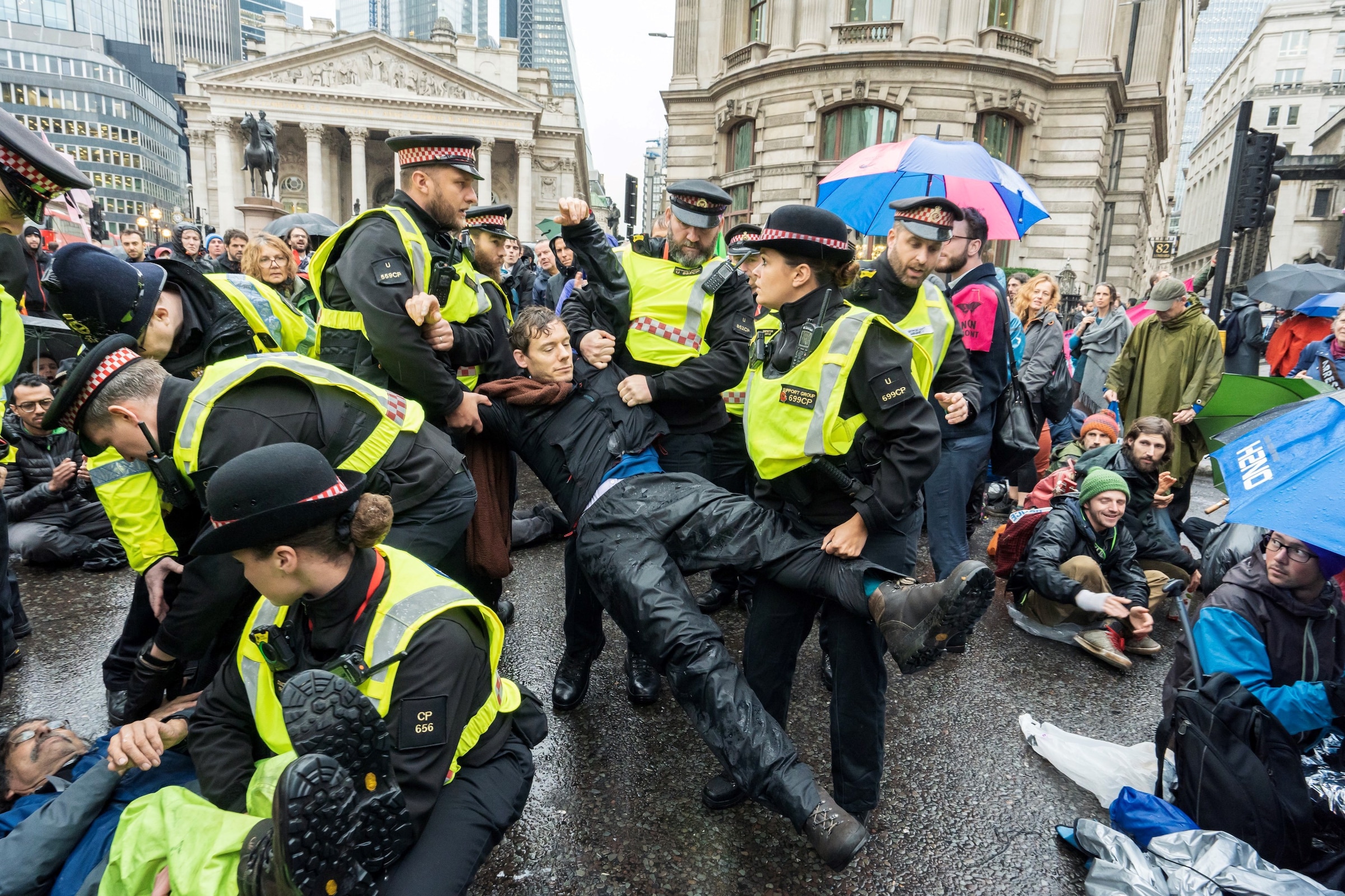 Extinction Rebellion defies police ban by continuing London protests ...