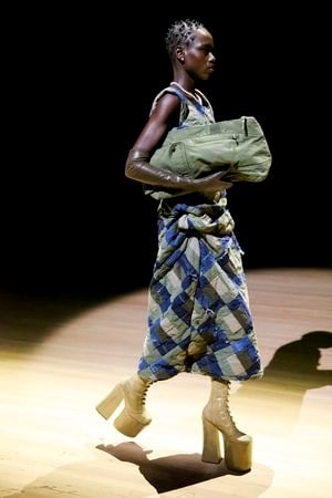 Marc Jacobs SS23 runway New York show 22