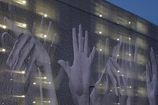 Hands,_San_Jose,_California_2010