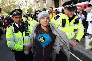 Greta Thunberg is arrested by police 