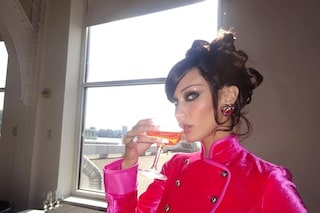 Bella Hadid with skinny 90s brows 