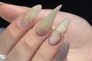 Grotesque rotten gross nails trend