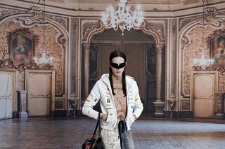 BALENCIAGA SUMMER 24 CAMPAIGN IMAGE 
