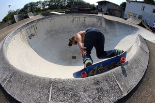 skateboarding-at-rom-skatepark