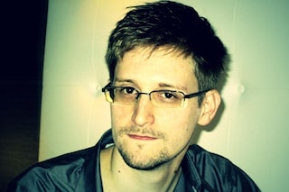 Edward-Snowden-pose