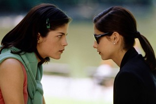 Sarah Michelle Gellar And Selma Blair Reenact Their Cruel Intentions ...