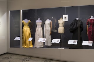 balenciaga shaping fashion cristobal v&amp;a museum exhibition