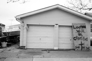 18900004looters_crucified_rockaways_2011