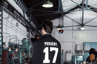 LOOK_09_HR