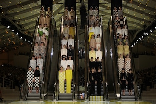 Models on escalators