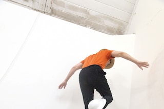 Alex Chase White 'Thinking stand'