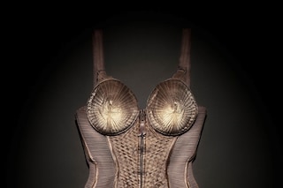 04 Jean Paul Gaultier, Korset gedragen door Madonn