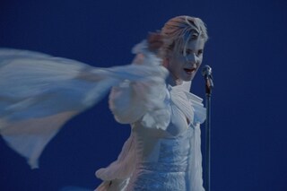 Robyn’s ‘Never Again’ video