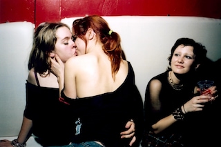Two girls kissing NagNagNag at Ghetto May 2003
