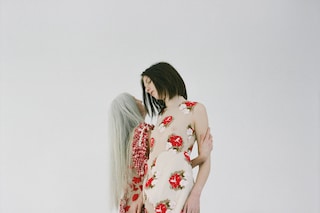 Model wears Simone Rocha