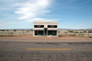Elmgreen_&amp;_Dragset_-_Prada_Marfa_-_Head_on
