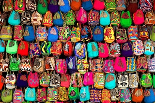 Liu Bolin - Hiding in Colombia - Mochilas