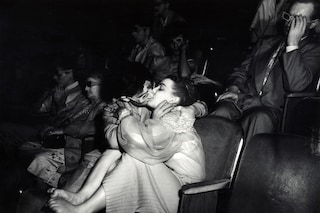 Weegee, Lovers in 3D glasses in the palace theatre