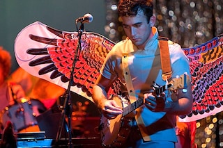 Sufjan_Stevens_playing_banjo