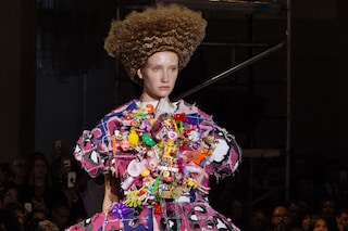 Comme des Garçons tags PFW with multidimensional graffiti
