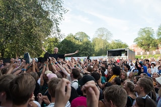 Pen Gutt crowd surfing at &#216;ya Festival