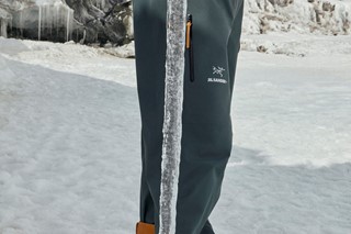 ホットなアイテム、ホットな節約 Sander Jil and Dazed | mountainwear reimagining are Arc'teryx パンツ