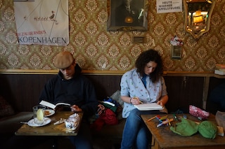 The Offline Club