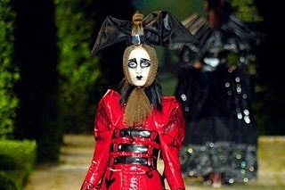 Sarah McGonagall on X: I keep seeing posts about how iconic fashion was in  the '90s, yet somehow none of them have mentioned Alexander McQueen? I'm  personally offended.  / X