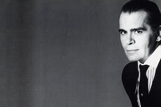 Hand-fan-karl-lagerfeld