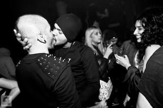 TWO GUYS KISSING AT GHE20G0TH1K