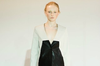 Maja's green eyebrows in the Ter et Bantine show