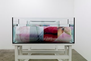 1) Aude Pariset and Juliette Bonneviot, installati