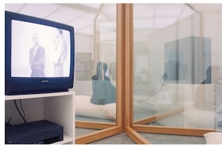 Dan Graham_Three Linked Cubes 1