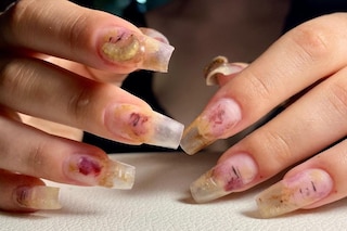 Grotesque rotten gross nails trend