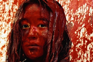 Chiharu Shiota, Becoming Painting (1994)
