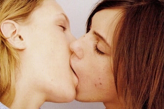 DC_63_KISS_0001_Layer 2