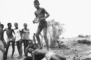 5. Malick Sidibé, Pique-nique à la chaussée
