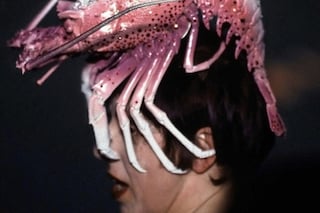 Isabella Blow wearing Treacy &quot;lobster&quot;, Dazed Digital