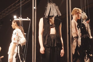 phoebe english v&amp;a fashion in motion raphael gallery 